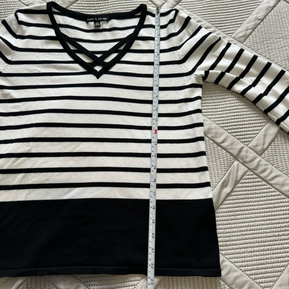 Cable & Gauge fine knit Striped V Neck Sweater w criss-cross neckline Sz S - Picture 6 of 8